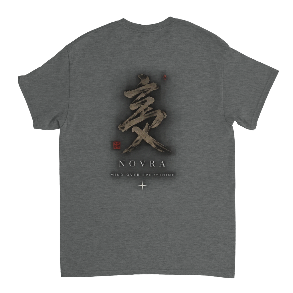 T-shirt noir NOVRA vu de dos avec grand motif graphique et inscription Mind Over Everything, style streetwear.