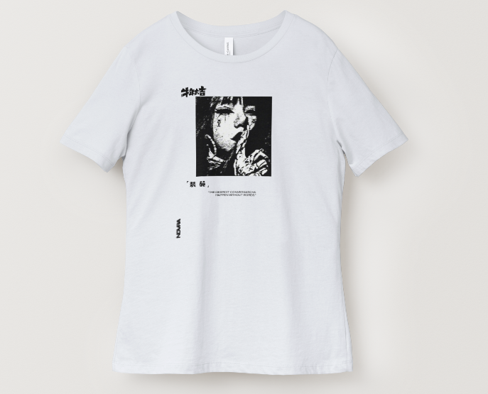 T-shirt blanc NOVRA avec illustration graphique noir et blanc au style manga, détails typographiques japonais et design streetwear moderne au look artistique et tendance.