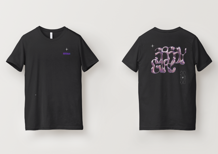 T-shirt noir NOVRA Happy Girl, vu de dos, avec grand design graphique rose et violet au style rétro-futuriste, parfait pour un look streetwear original et tendance.