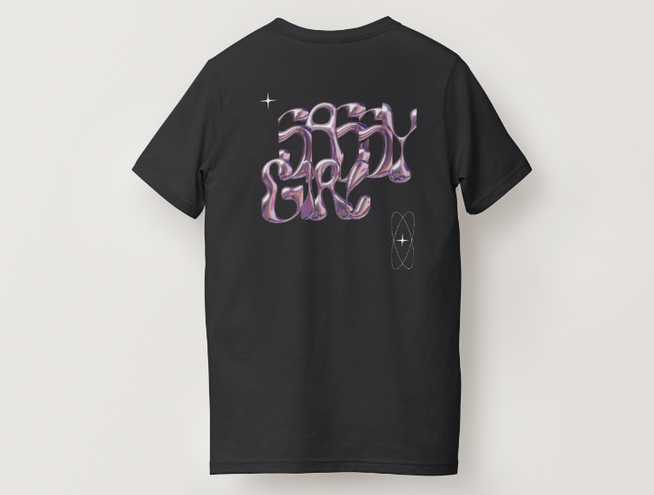 T-shirt noir NOVRA Happy Girl, vu de dos, avec grand design graphique rose et violet au style rétro-futuriste, parfait pour un look streetwear original et tendance.