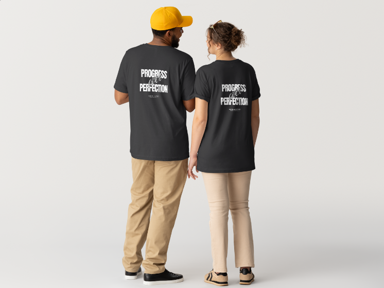 T-shirt noir NOVRA présenté de face et de dos, avec logo VISION à l’avant et inscription Progress Over Perfection au dos, style streetwear.